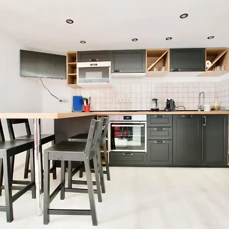 Standard By Hi5- Rose Street's * Budapest