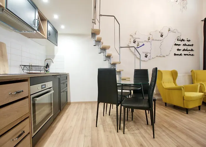Standard By Hi5- Rose Street's * Budapešť